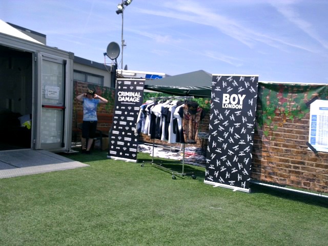 BOY LONDON und Criminal Damage Stand mit Designer