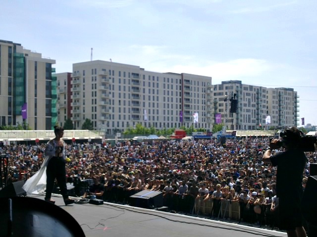 Jessie Ware on stage