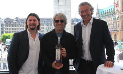 Winzer Gèrard Betrand, Jesse Bongiovi und Rockstar Jon Bon Jovi bei der Präsentation ihres Weins "Hampton Water" in Hamburg